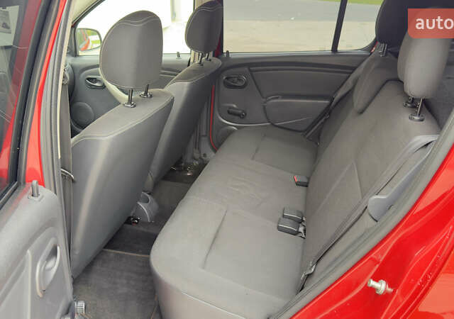 Красный Дачия Sandero StepWay, объемом двигателя 1.6 л и пробегом 207 тыс. км за 6650 $, фото 8 на Automoto.ua