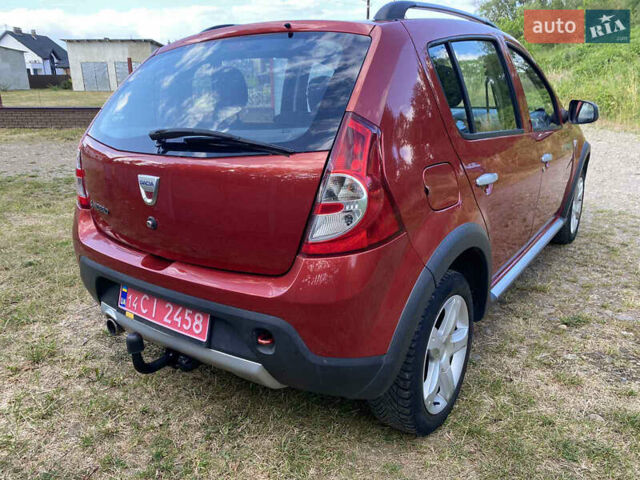 Красный Дачия Sandero StepWay, объемом двигателя 1.6 л и пробегом 167 тыс. км за 6500 $, фото 4 на Automoto.ua