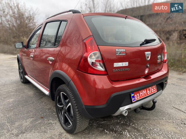 Красный Дачия Sandero StepWay, объемом двигателя 1.6 л и пробегом 179 тыс. км за 6700 $, фото 4 на Automoto.ua