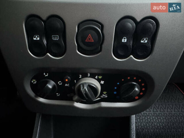 Красный Дачия Sandero StepWay, объемом двигателя 1.6 л и пробегом 135 тыс. км за 6750 $, фото 24 на Automoto.ua