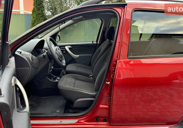 Красный Дачия Sandero StepWay, объемом двигателя 1.6 л и пробегом 71 тыс. км за 7349 $, фото 27 на Automoto.ua