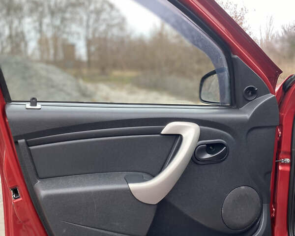 Красный Дачия Sandero StepWay, объемом двигателя 1.6 л и пробегом 179 тыс. км за 6700 $, фото 16 на Automoto.ua