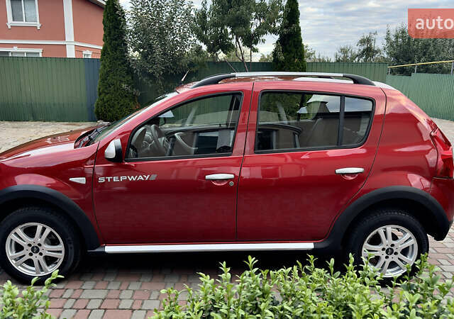 Красный Дачия Sandero StepWay, объемом двигателя 1.6 л и пробегом 71 тыс. км за 7349 $, фото 2 на Automoto.ua