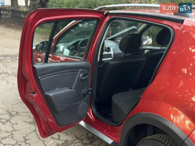 Красный Дачия Sandero StepWay, объемом двигателя 1.6 л и пробегом 135 тыс. км за 6750 $, фото 13 на Automoto.ua