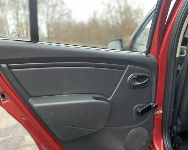 Красный Дачия Sandero StepWay, объемом двигателя 1.6 л и пробегом 179 тыс. км за 6700 $, фото 18 на Automoto.ua
