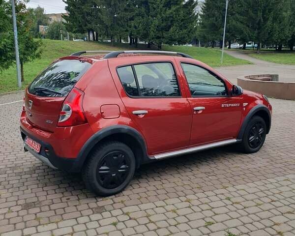 Красный Дачия Sandero StepWay, объемом двигателя 1.5 л и пробегом 208 тыс. км за 6999 $, фото 2 на Automoto.ua
