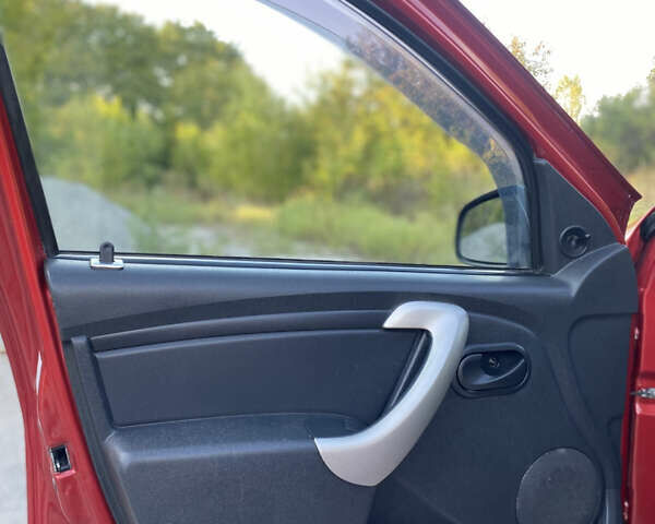 Красный Дачия Sandero StepWay, объемом двигателя 1.6 л и пробегом 174 тыс. км за 6700 $, фото 15 на Automoto.ua