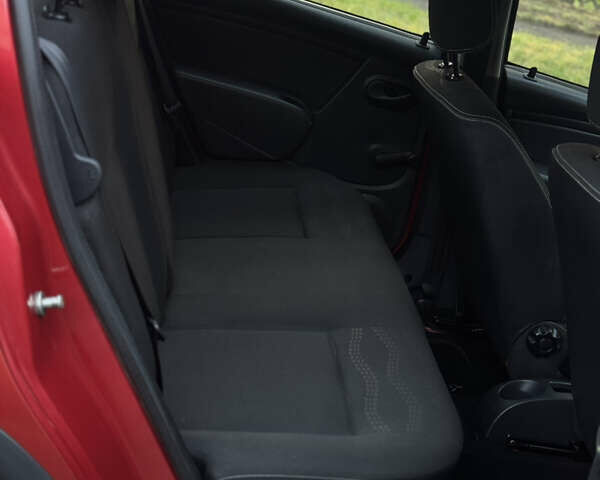 Красный Дачия Sandero StepWay, объемом двигателя 1.6 л и пробегом 135 тыс. км за 6750 $, фото 18 на Automoto.ua