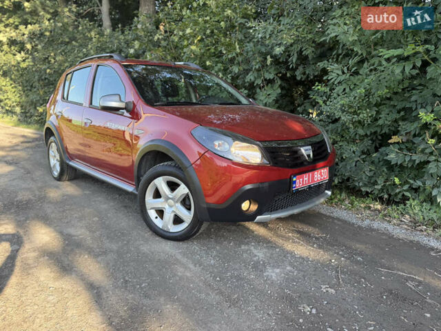 Красный Дачия Sandero StepWay, объемом двигателя 1.6 л и пробегом 220 тыс. км за 6999 $, фото 2 на Automoto.ua