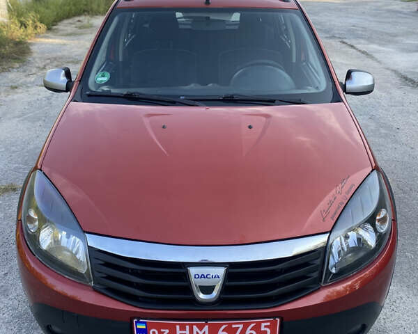Красный Дачия Sandero StepWay, объемом двигателя 1.6 л и пробегом 174 тыс. км за 6700 $, фото 2 на Automoto.ua