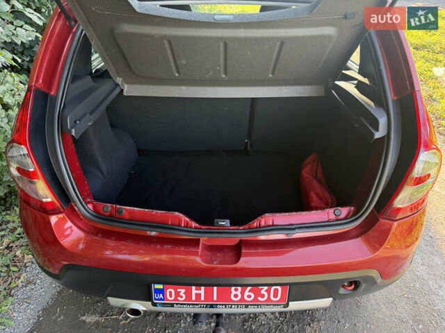 Дачия Sandero StepWay 2011 в Ровно на Automoto.ua Красный Дачия Sandero StepWay, объемом двигателя 1.6 л и пробегом 220 тыс. км за 6800 $, фото 14 на Automoto.ua