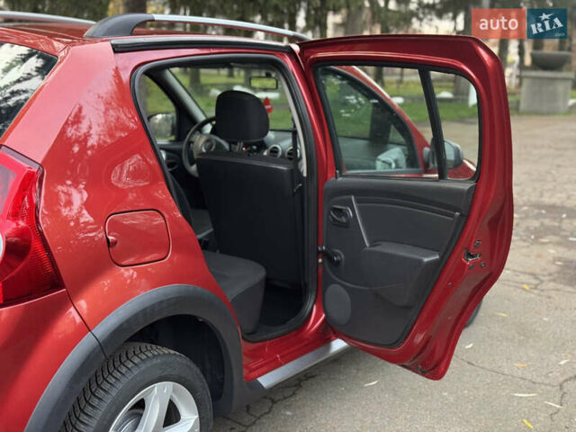 Красный Дачия Sandero StepWay, объемом двигателя 1.6 л и пробегом 135 тыс. км за 6750 $, фото 17 на Automoto.ua