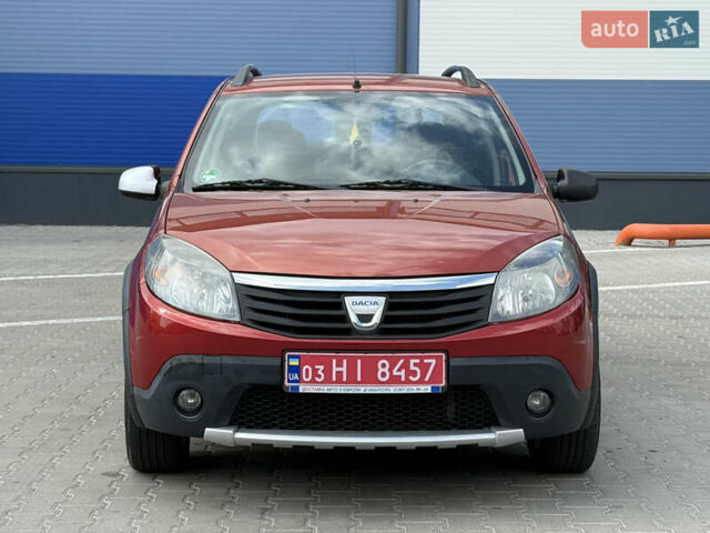 Красный Дачия Sandero StepWay, объемом двигателя 1.6 л и пробегом 199 тыс. км за 6550 $, фото 2 на Automoto.ua