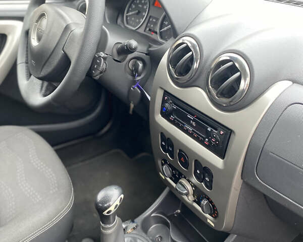 Красный Дачия Sandero StepWay, объемом двигателя 1.6 л и пробегом 179 тыс. км за 6700 $, фото 25 на Automoto.ua