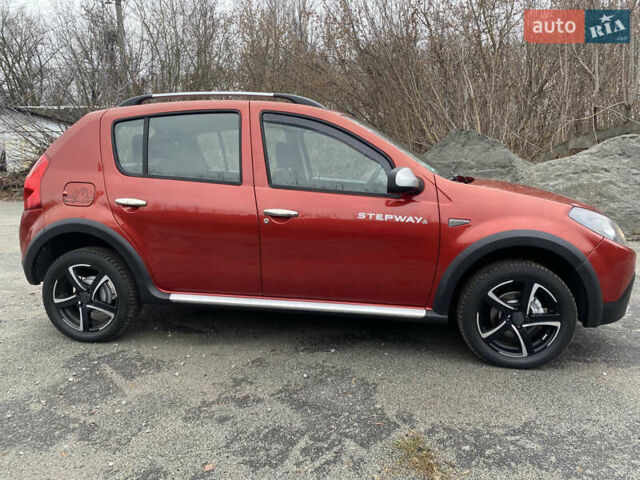 Красный Дачия Sandero StepWay, объемом двигателя 1.6 л и пробегом 179 тыс. км за 6700 $, фото 2 на Automoto.ua