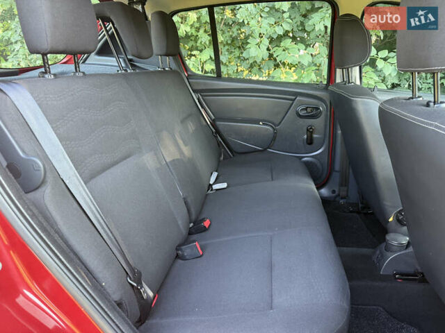 Дачия Sandero StepWay 2011 в Ровно на Automoto.ua Красный Дачия Sandero StepWay, объемом двигателя 1.6 л и пробегом 220 тыс. км за 6800 $, фото 13 на Automoto.ua