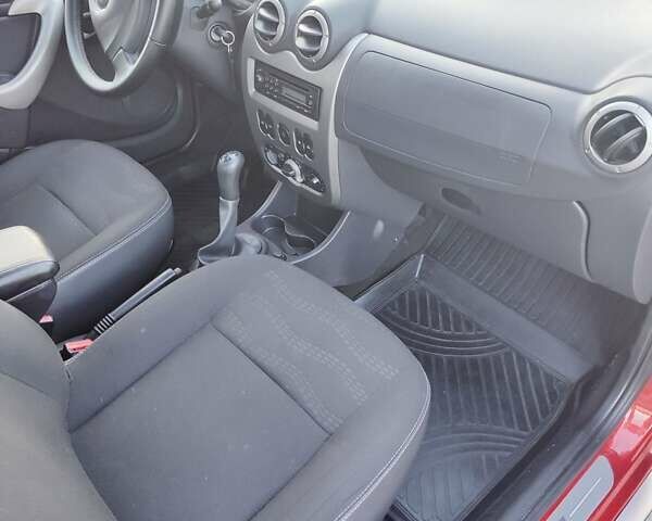 Красный Дачия Sandero StepWay, объемом двигателя 1.6 л и пробегом 157 тыс. км за 6650 $, фото 11 на Automoto.ua