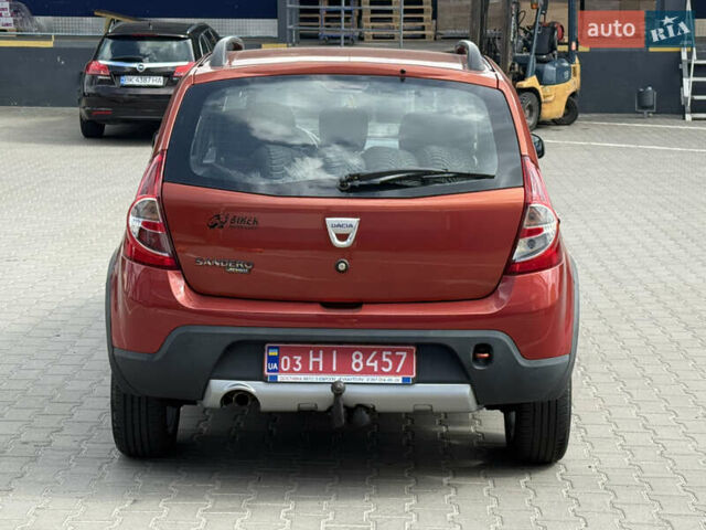 Красный Дачия Sandero StepWay, объемом двигателя 1.6 л и пробегом 199 тыс. км за 6550 $, фото 7 на Automoto.ua