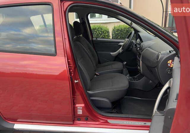 Красный Дачия Sandero StepWay, объемом двигателя 1.6 л и пробегом 71 тыс. км за 7349 $, фото 32 на Automoto.ua