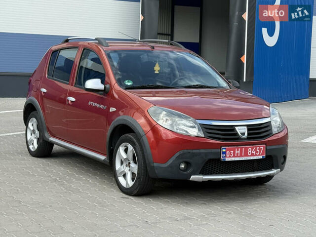 Красный Дачия Sandero StepWay, объемом двигателя 1.6 л и пробегом 199 тыс. км за 6550 $, фото 3 на Automoto.ua