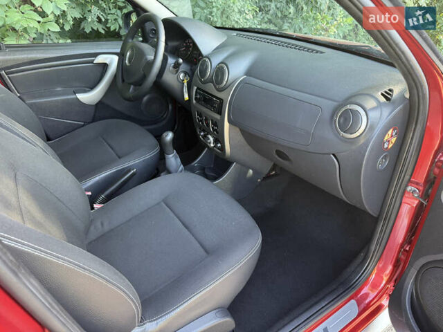 Красный Дачия Sandero StepWay, объемом двигателя 1.6 л и пробегом 220 тыс. км за 6999 $, фото 6 на Automoto.ua