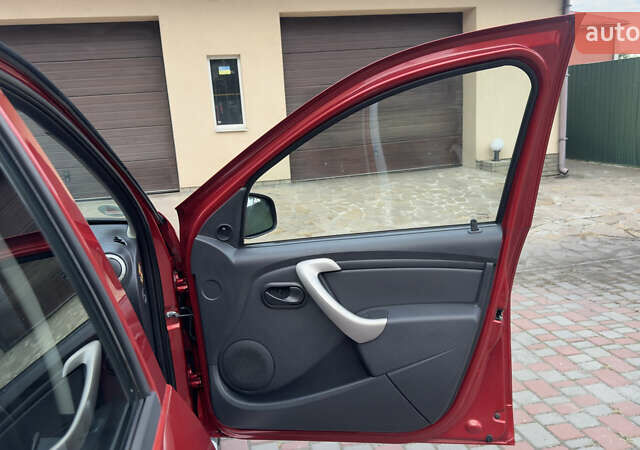 Красный Дачия Sandero StepWay, объемом двигателя 1.6 л и пробегом 71 тыс. км за 7349 $, фото 53 на Automoto.ua