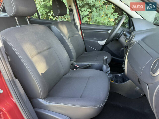 Красный Дачия Sandero StepWay, объемом двигателя 1.6 л и пробегом 220 тыс. км за 6999 $, фото 8 на Automoto.ua