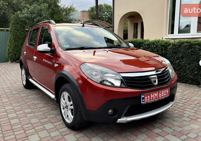 Красный Дачия Sandero StepWay, объемом двигателя 1.6 л и пробегом 71 тыс. км за 7349 $, фото 6 на Automoto.ua