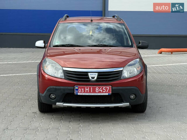 Красный Дачия Sandero StepWay, объемом двигателя 1.6 л и пробегом 199 тыс. км за 6550 $, фото 1 на Automoto.ua