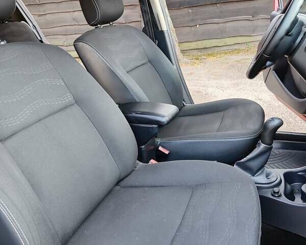 Красный Дачия Sandero StepWay, объемом двигателя 1.6 л и пробегом 157 тыс. км за 6650 $, фото 24 на Automoto.ua