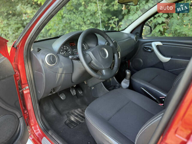 Красный Дачия Sandero StepWay, объемом двигателя 1.6 л и пробегом 220 тыс. км за 6999 $, фото 24 на Automoto.ua