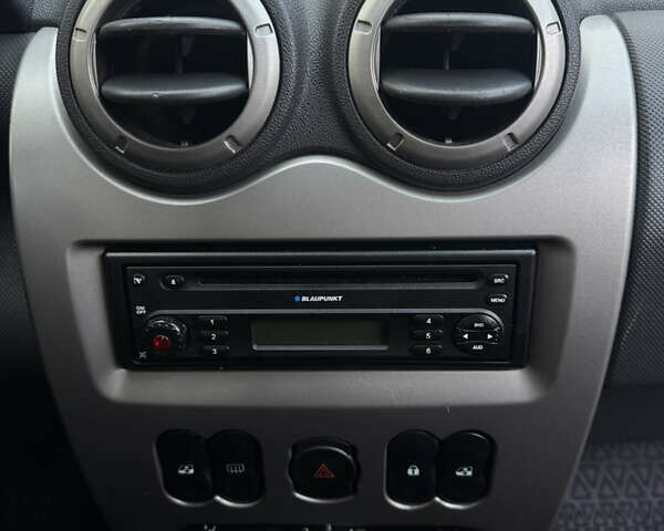 Красный Дачия Sandero StepWay, объемом двигателя 1.6 л и пробегом 135 тыс. км за 6750 $, фото 23 на Automoto.ua