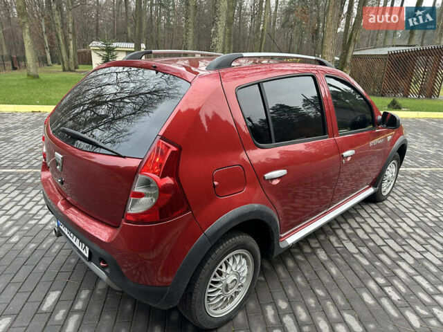 Красный Дачия Sandero StepWay, объемом двигателя 1.6 л и пробегом 166 тыс. км за 5699 $, фото 3 на Automoto.ua