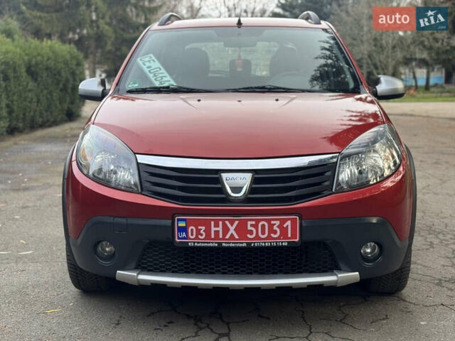 Красный Дачия Sandero StepWay, объемом двигателя 1.6 л и пробегом 135 тыс. км за 6750 $, фото 2 на Automoto.ua