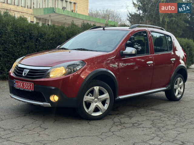 Красный Дачия Sandero StepWay, объемом двигателя 1.6 л и пробегом 135 тыс. км за 6750 $, фото 1 на Automoto.ua