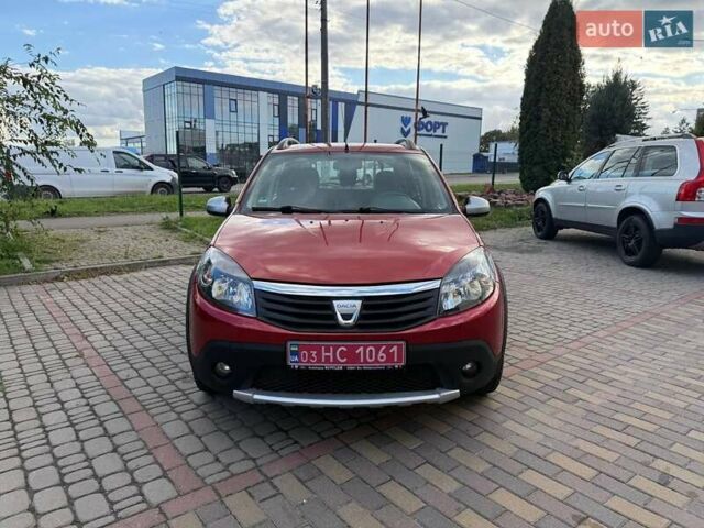 Красный Дачия Sandero StepWay, объемом двигателя 1.6 л и пробегом 161 тыс. км за 6450 $, фото 2 на Automoto.ua