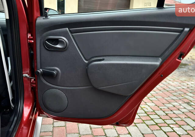 Красный Дачия Sandero StepWay, объемом двигателя 1.6 л и пробегом 115 тыс. км за 7599 $, фото 68 на Automoto.ua