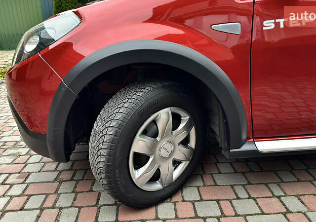 Красный Дачия Sandero StepWay, объемом двигателя 1.6 л и пробегом 115 тыс. км за 7599 $, фото 86 на Automoto.ua