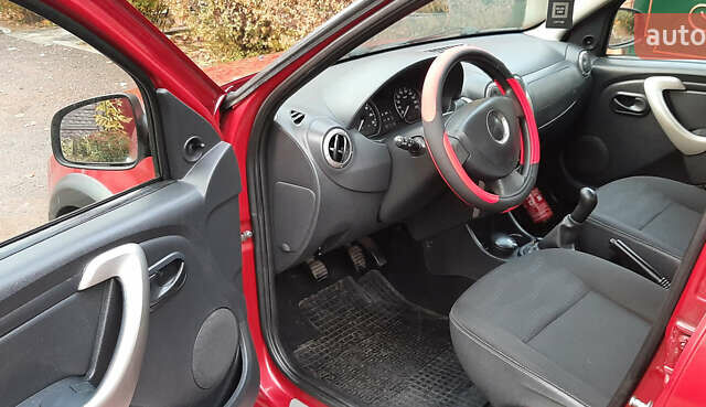 Красный Дачия Sandero StepWay, объемом двигателя 1.6 л и пробегом 183 тыс. км за 6850 $, фото 39 на Automoto.ua