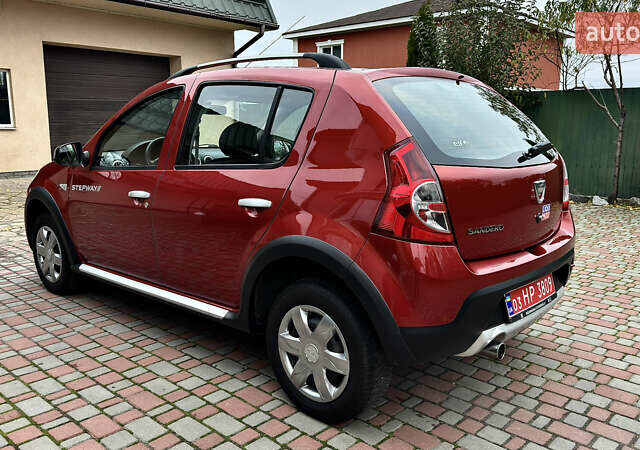 Красный Дачия Sandero StepWay, объемом двигателя 1.6 л и пробегом 115 тыс. км за 7599 $, фото 3 на Automoto.ua
