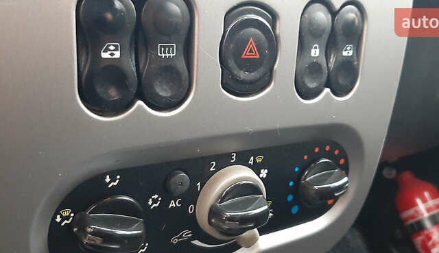 Красный Дачия Sandero StepWay, объемом двигателя 1.6 л и пробегом 183 тыс. км за 6850 $, фото 50 на Automoto.ua