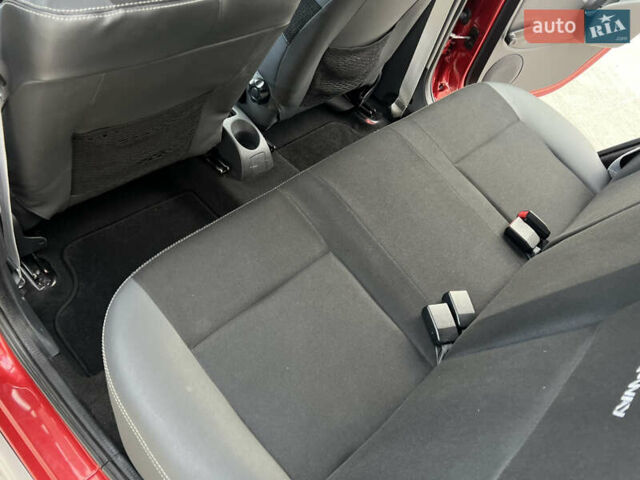 Красный Дачия Sandero StepWay, объемом двигателя 1.6 л и пробегом 139 тыс. км за 7350 $, фото 81 на Automoto.ua