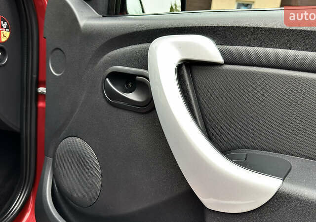 Красный Дачия Sandero StepWay, объемом двигателя 1.6 л и пробегом 115 тыс. км за 7599 $, фото 75 на Automoto.ua