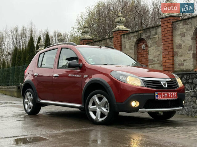 Красный Дачия Sandero StepWay, объемом двигателя 1.6 л и пробегом 163 тыс. км за 6950 $, фото 2 на Automoto.ua