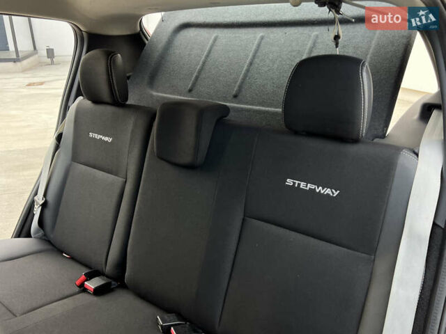 Красный Дачия Sandero StepWay, объемом двигателя 1.6 л и пробегом 139 тыс. км за 7350 $, фото 80 на Automoto.ua