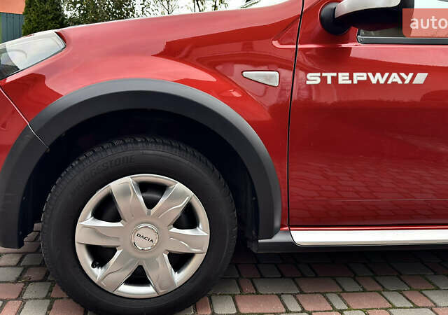 Красный Дачия Sandero StepWay, объемом двигателя 1.6 л и пробегом 115 тыс. км за 7599 $, фото 82 на Automoto.ua