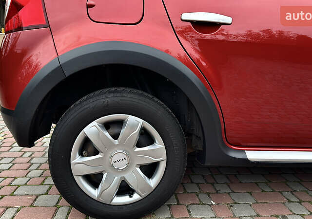 Красный Дачия Sandero StepWay, объемом двигателя 1.6 л и пробегом 115 тыс. км за 7599 $, фото 80 на Automoto.ua