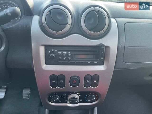 Красный Дачия Sandero StepWay, объемом двигателя 1.6 л и пробегом 135 тыс. км за 7200 $, фото 4 на Automoto.ua