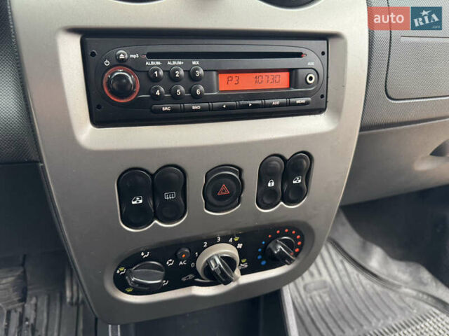 Красный Дачия Sandero StepWay, объемом двигателя 1.6 л и пробегом 185 тыс. км за 7350 $, фото 24 на Automoto.ua