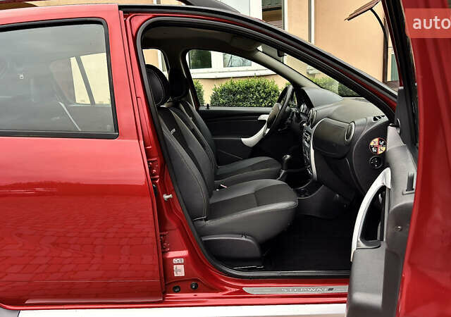 Красный Дачия Sandero StepWay, объемом двигателя 1.6 л и пробегом 115 тыс. км за 7599 $, фото 42 на Automoto.ua